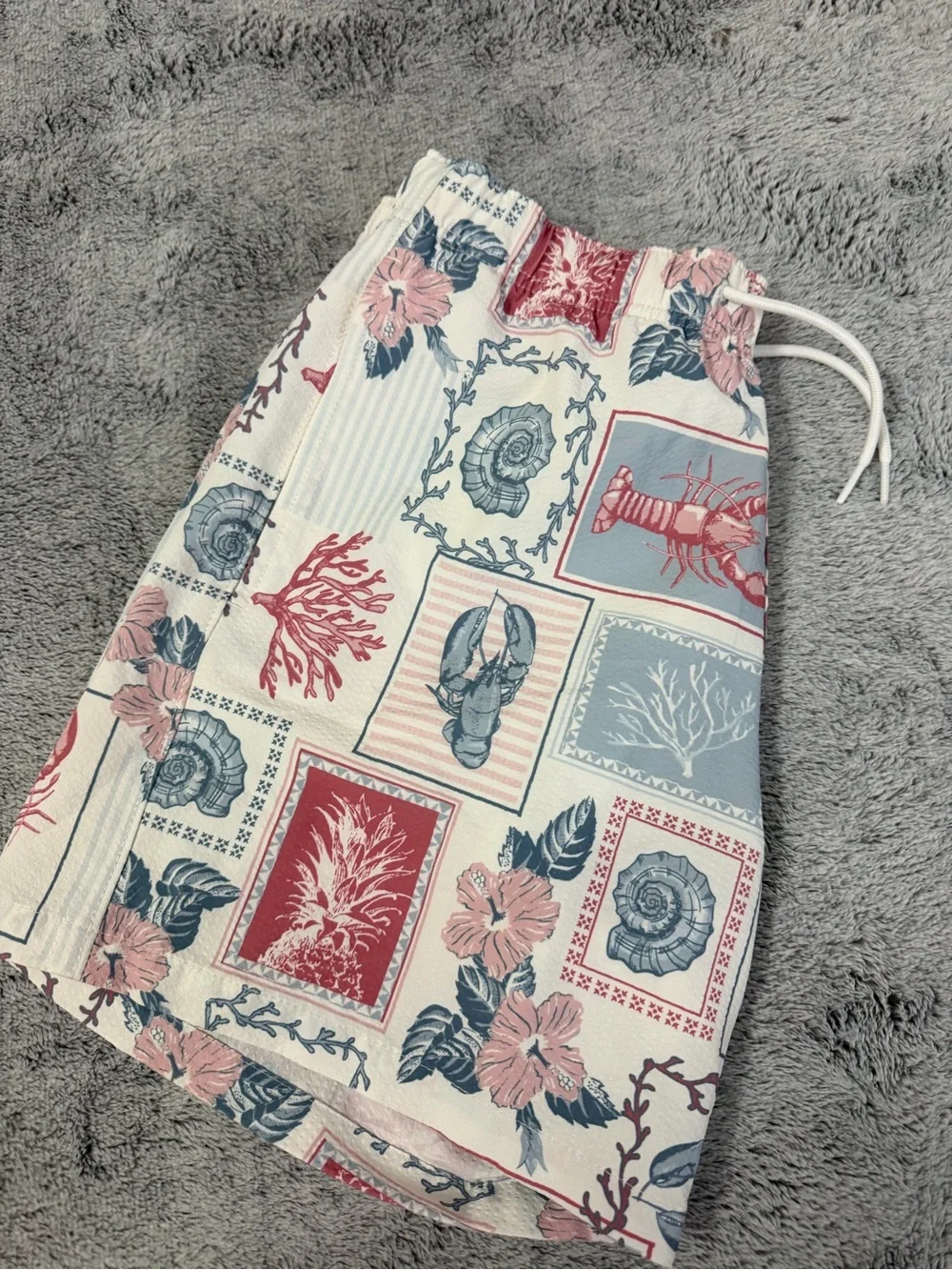 Hollister Men's size small Cream Floral & Coastal Print Swim Shorts